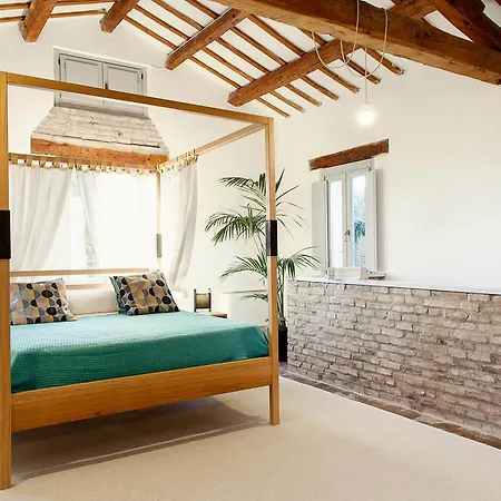 Maison022 فندق مبيت وإفطار *